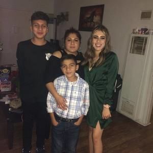 Meet your Posher, Iris